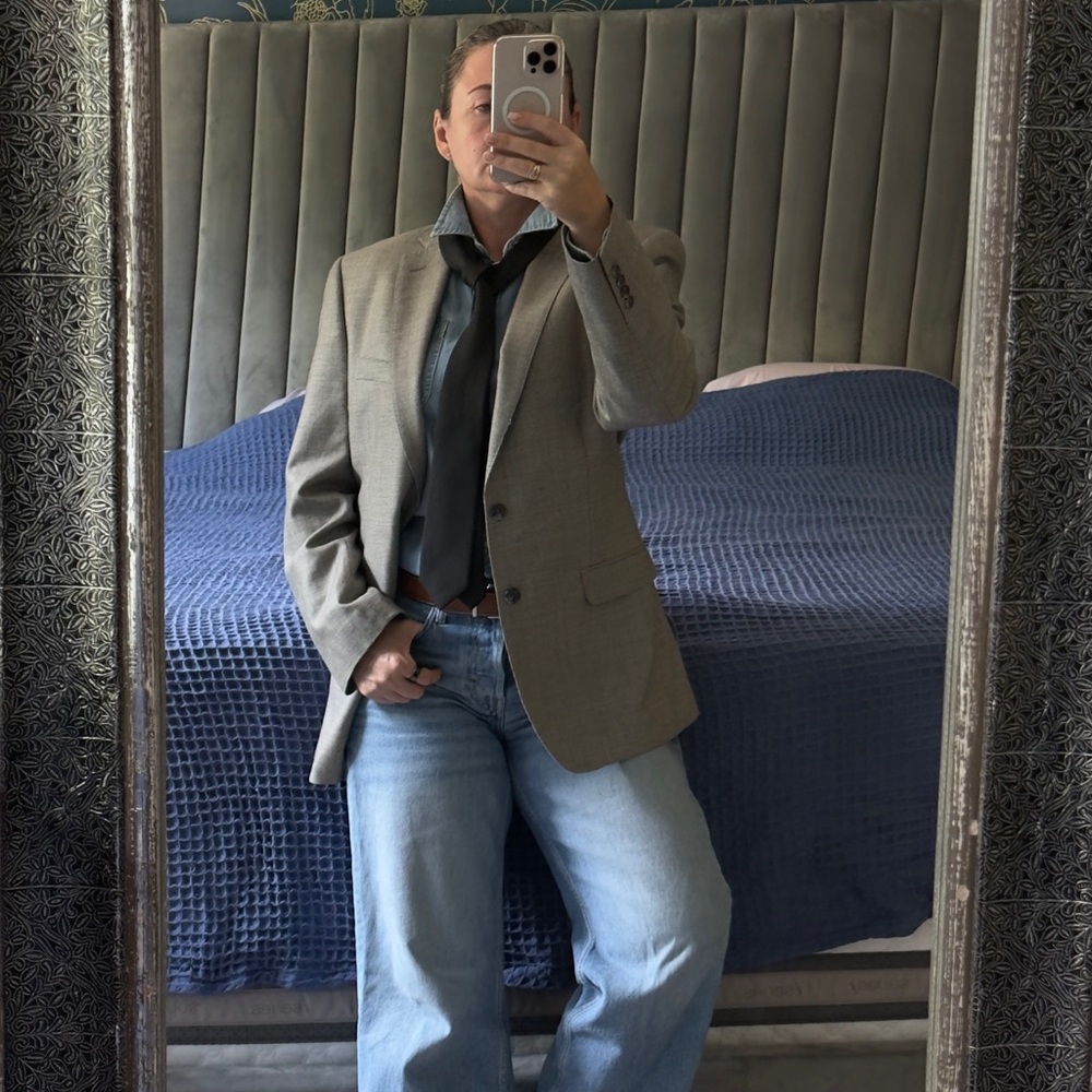 Calvin Klein Silk-Wool Blazer (Women’s Styled / Menswear Fit 38R)– Size 10 - Picture 2 of 14